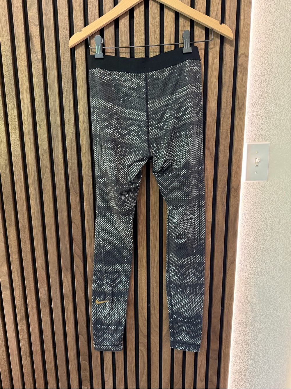 Nike Black & Gray Patterned Women's Athletic Leggings